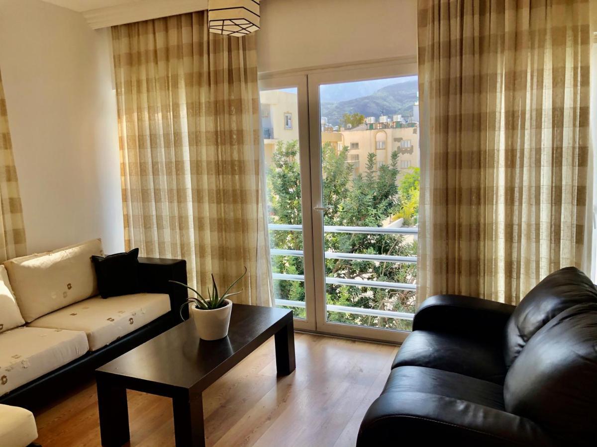 Spacious And Comfortable Central Kyrenia Flat Exterior foto