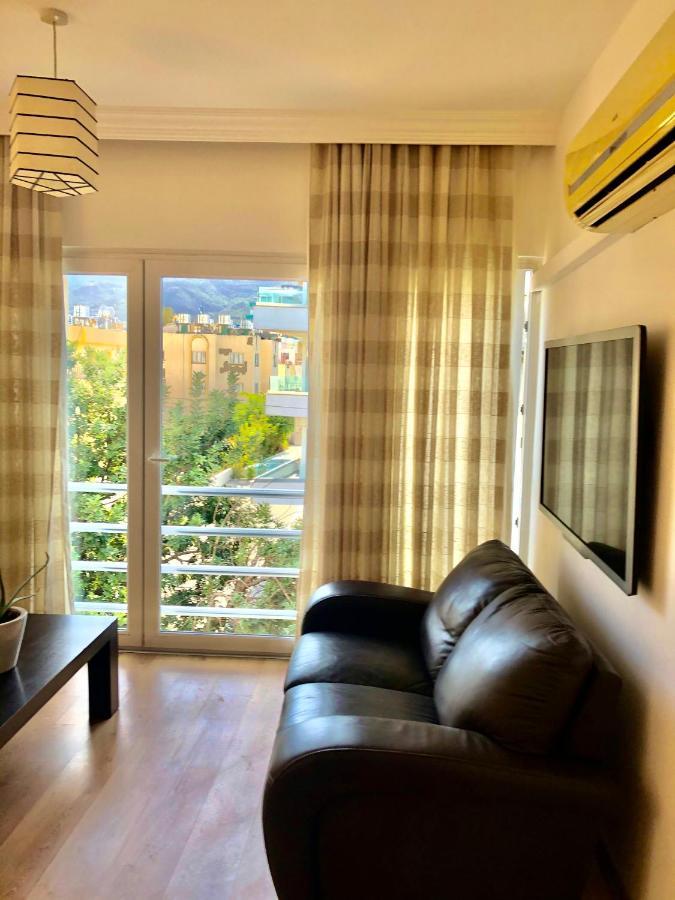 Spacious And Comfortable Central Kyrenia Flat Exterior foto