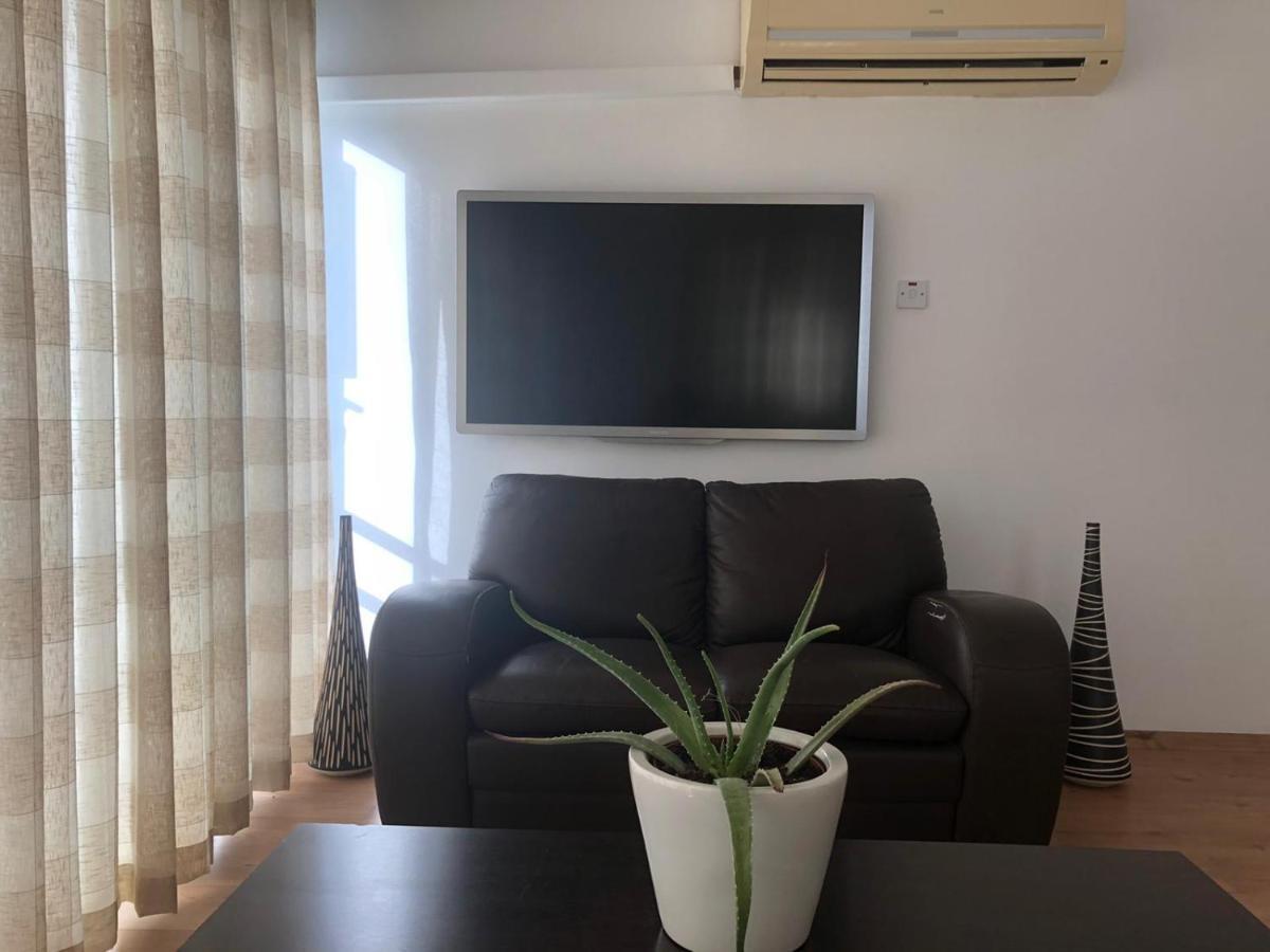 Spacious And Comfortable Central Kyrenia Flat Exterior foto